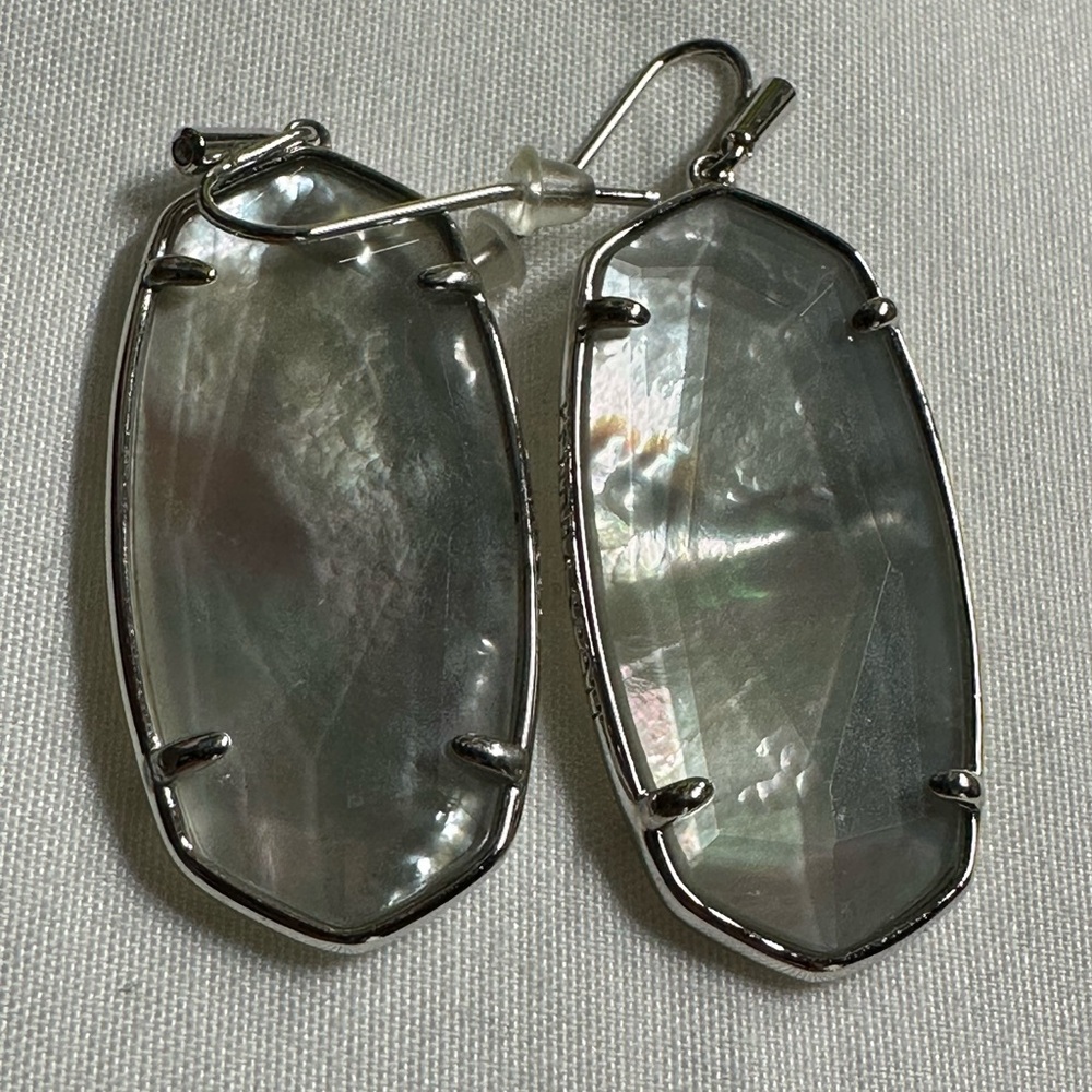 Like new Kendra Scott Elle Silver Mother of pearl Earrings